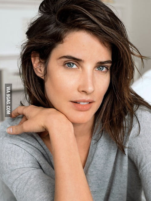 Cobie Smulders looks freaking perfect with no make-up on