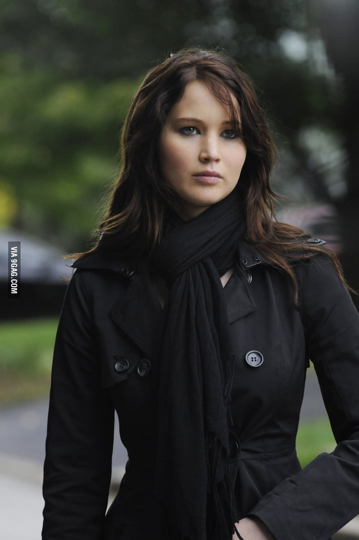 She's even more beautiful as a brunette