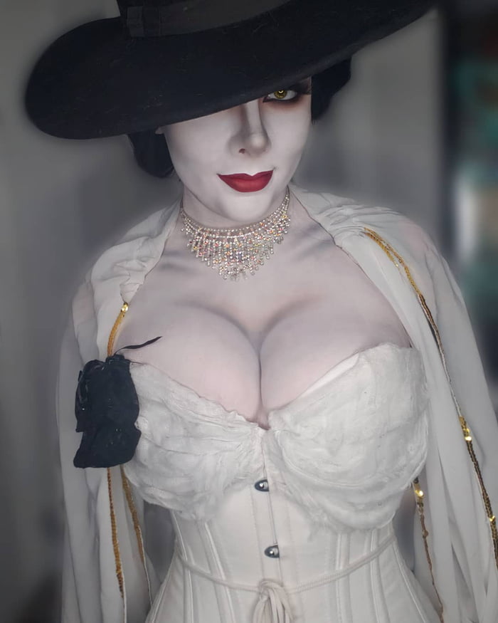 Resident Evil Village Fans Show Off Impressive Lady Dimitrescu Cosplay GAG