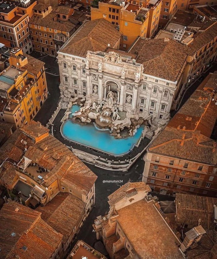 Fontana Dell Acqua Vergine Also Known As The Trevi Fountain Gag