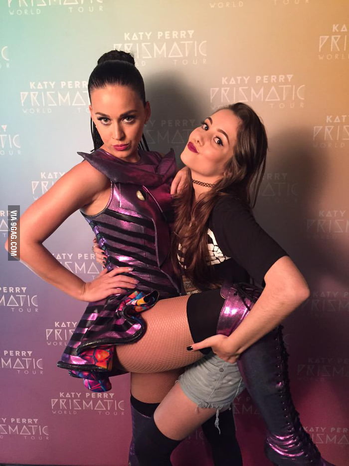 Katy Perry with a Fan