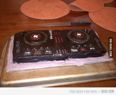 Just a handmade NUMARK DJ Turntable CAKE - 9GAG