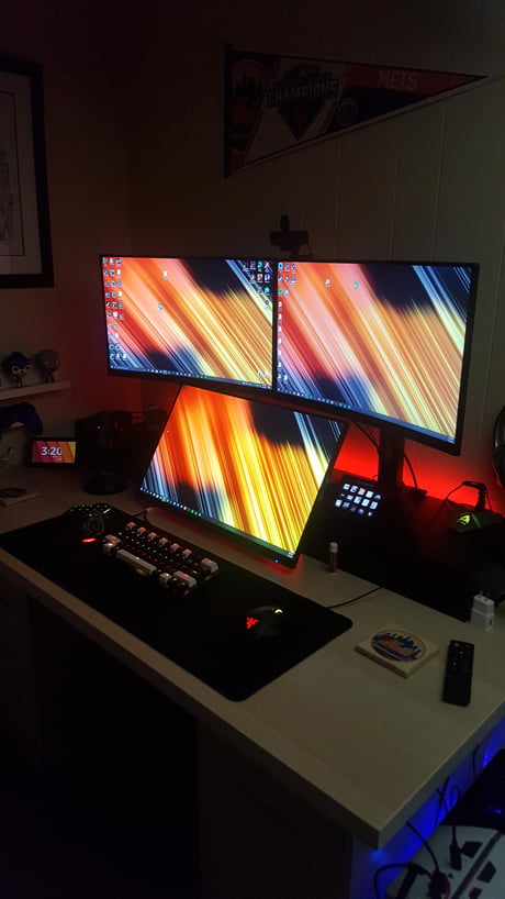setup - loving the 3 monitor look! - 9GAG