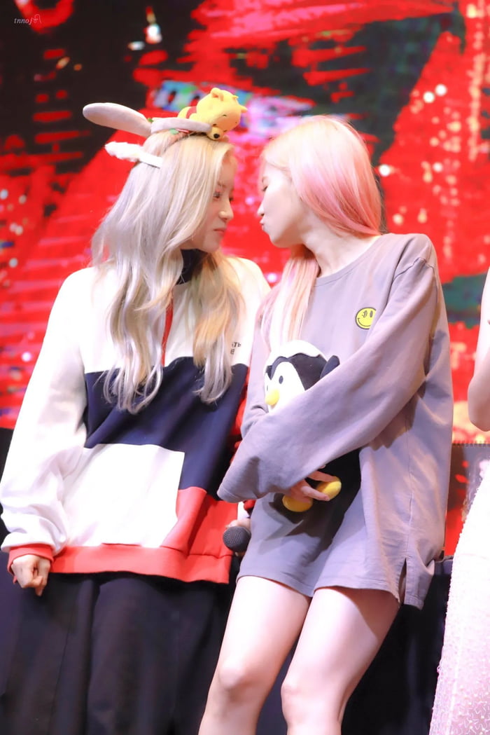 Photo : Sana and her Dahyun!