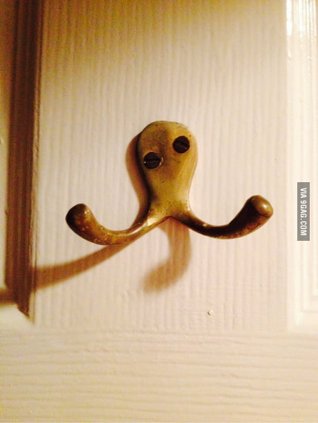 So my coat hanger looks like a drunken octopus that wants a fight! - 9GAG