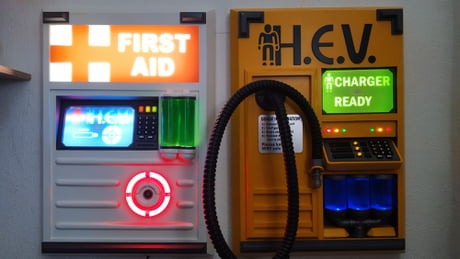 HALF-LIFE: black mesa, hev suit and first aid chargers - 9GAG