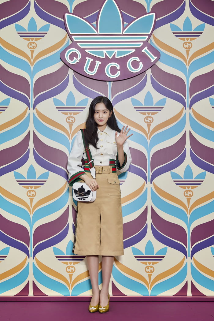 Photo : 220610 gucci Twitter Update with An Yujin
