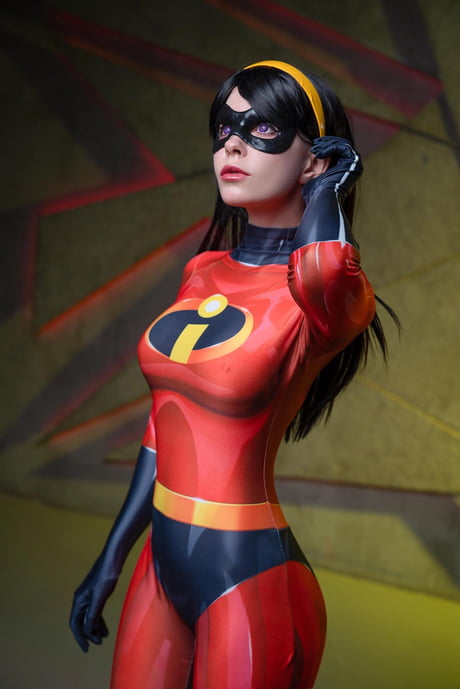 The Incredibles cosplay by Caterpillarcos 9GAG