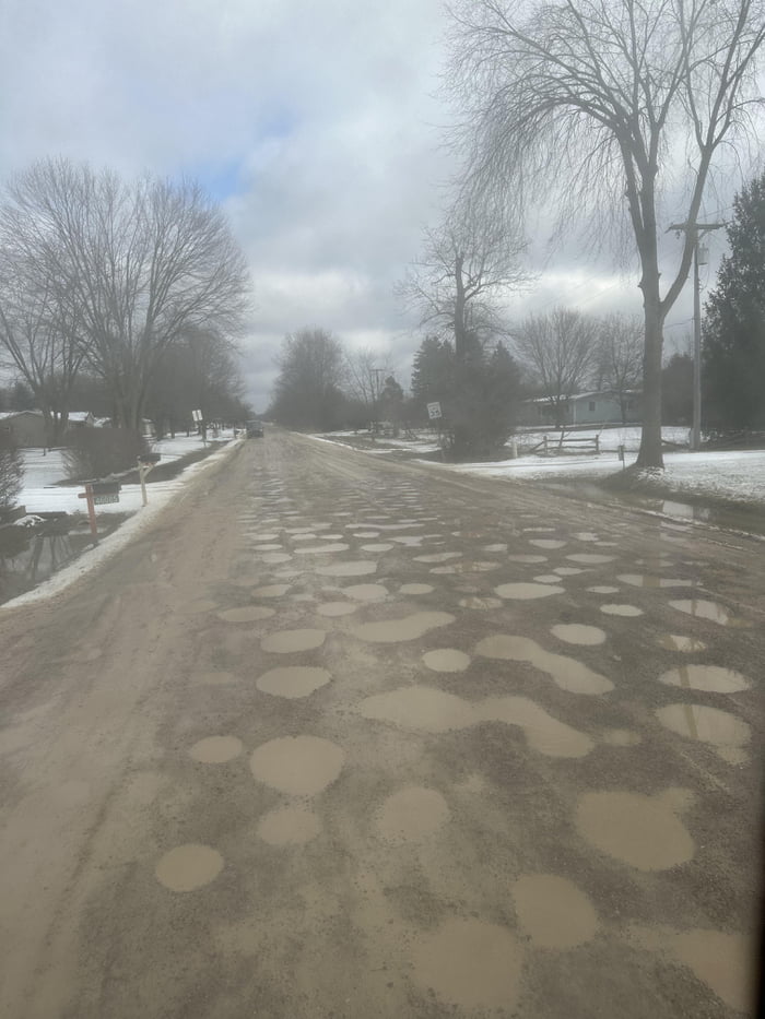 Roads in Michigan are really bad. 9GAG