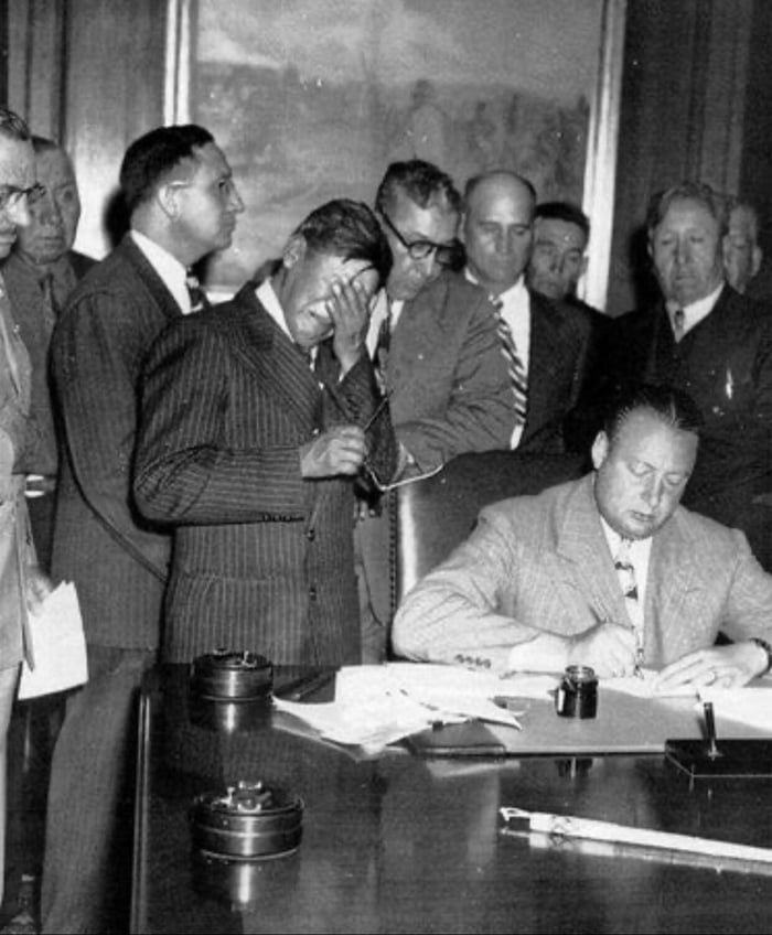 Tribal rep George Gillette crying as 154,000 acres of land is signed away for a new dam in North Dakota in 1948