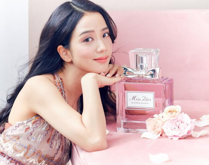Photo : Jisoo for Miss Dior Blooming Bouquet <W Korea> Pictorial