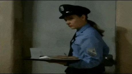 Policewoman vs prisoner - 9GAG Policewoman vs prisoner - 9GAG