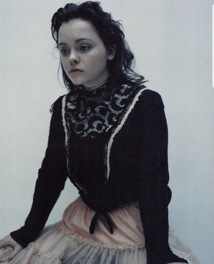 Never saw this photo before Christina Ricci 1998 - 9GAG