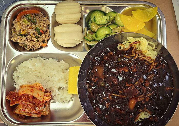 school-lunch-in-south-korea-9gag