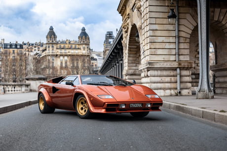 Lamborghini Countach LP400S in a pretty awesome color - 9GAG