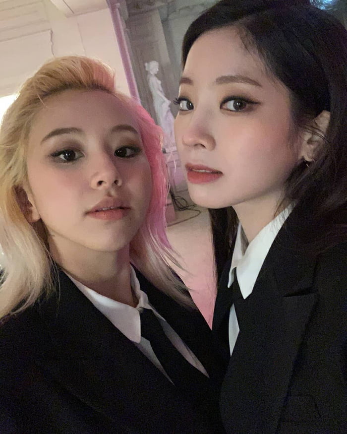Photo : Dahyun & Chaeyoung