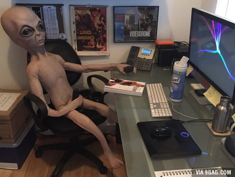 Masturbating alien in the office. - 9GAG