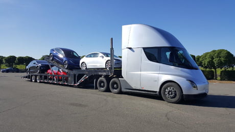 Tesla Self Driving Semi Truck Delivering Self Driving Tesla Cars 9gag