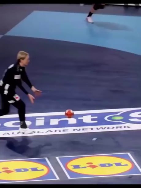 This ball control ..