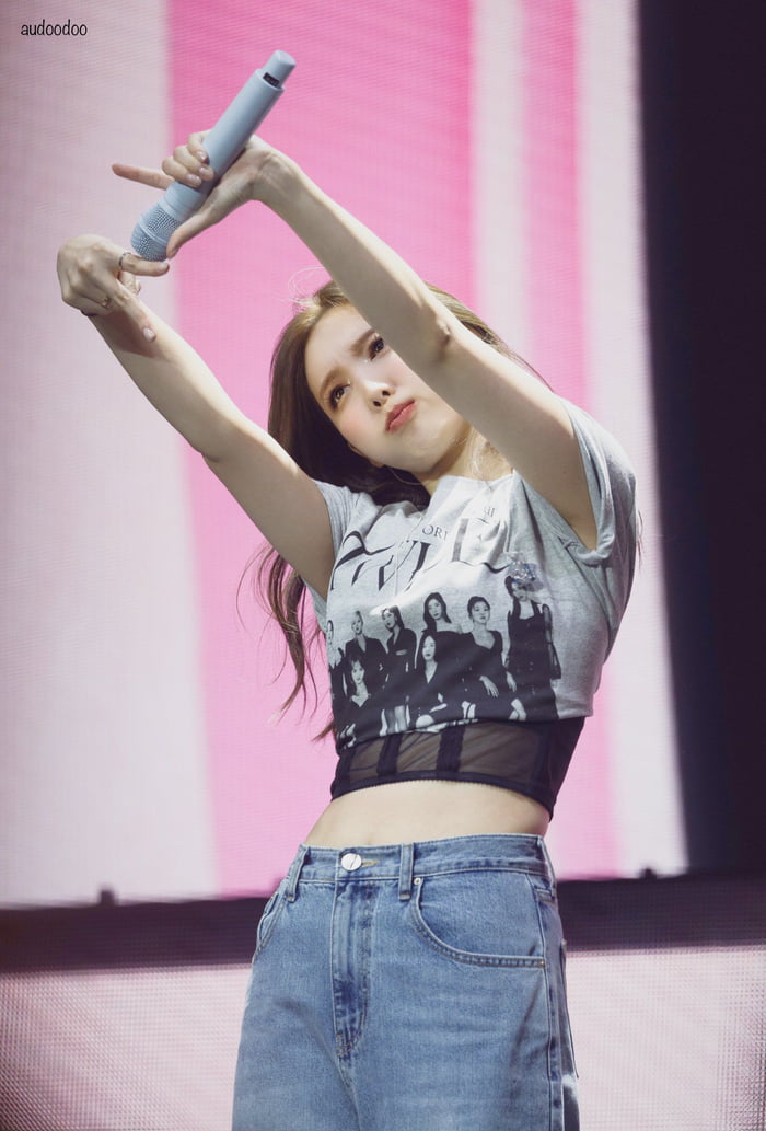 Photo : LA girl Nayeon