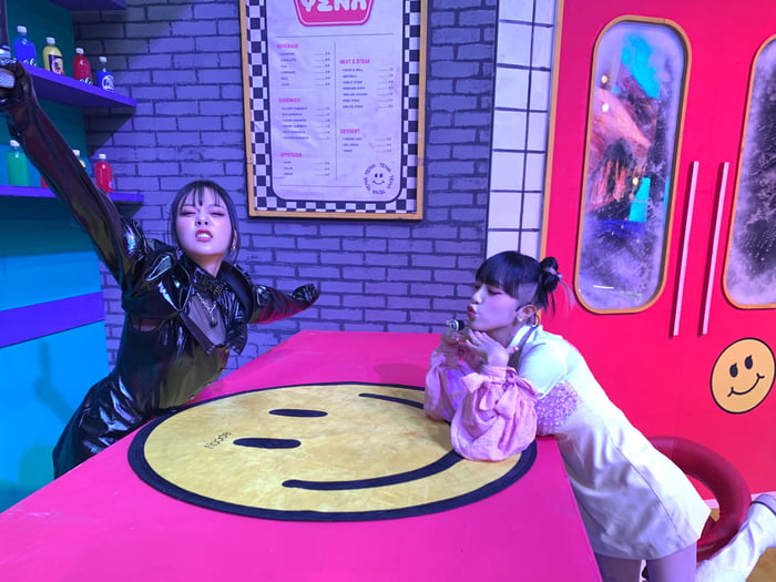 Photo : 220120 Choi Yena Twitter Update with BIBI