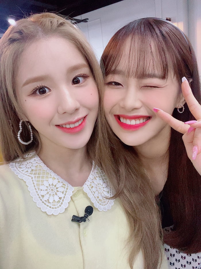 Photo : Heejin & Chuu