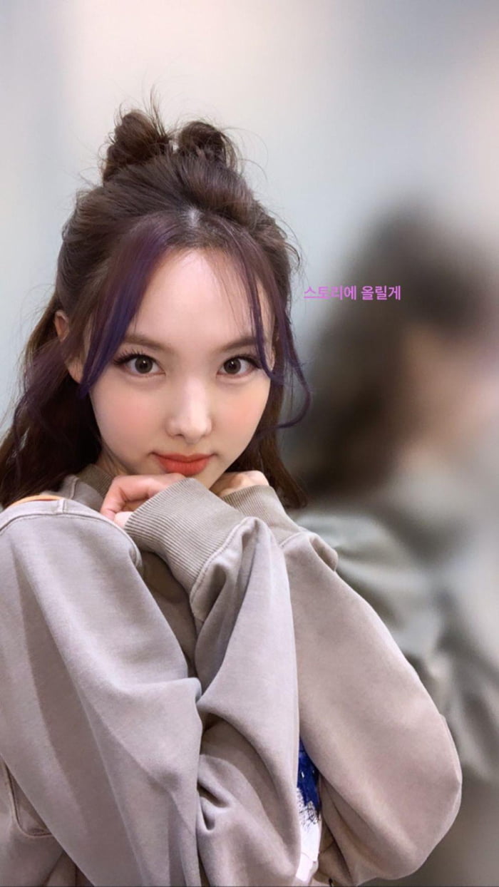 Photo : Twicetagram story update w/ Nayeon