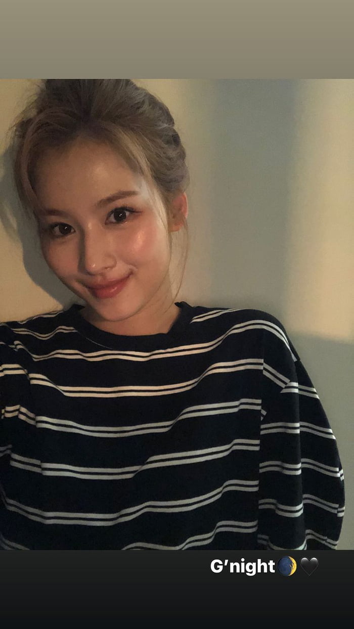 Photo : Twicetagram Story Update - Sana wishing you "G'night "