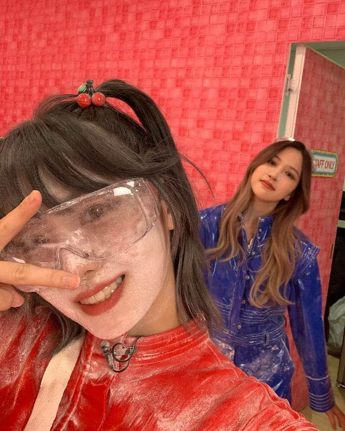 Photo : Momo and Mina
