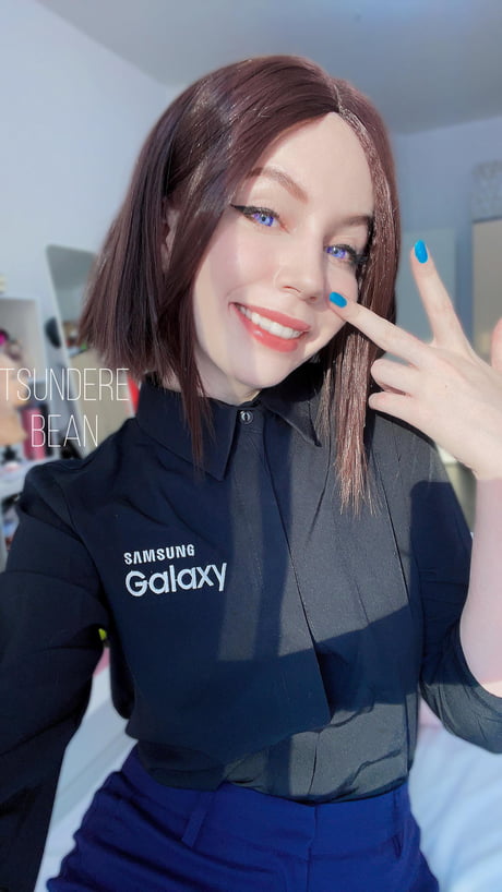 Samsung Sam Virtual Assistant: Twitch Streamer Vylerria Cosplays the Viral  VR Assistant & Here's How to Install Her