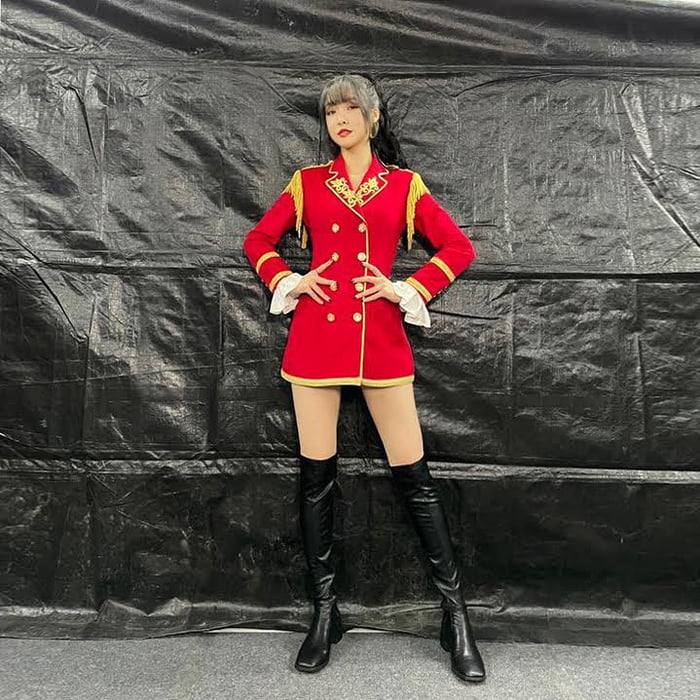 Photo : GFriend Instagram Update with Yuju (OOTD)