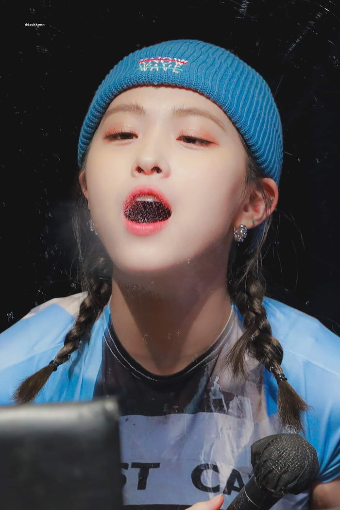 Photo : ITZY - Ryujin taking everything you give her