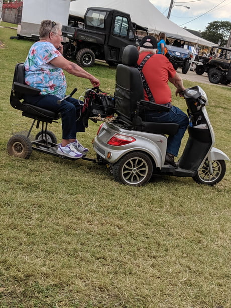 Man built wife cart attachment for scooter - 9GAG