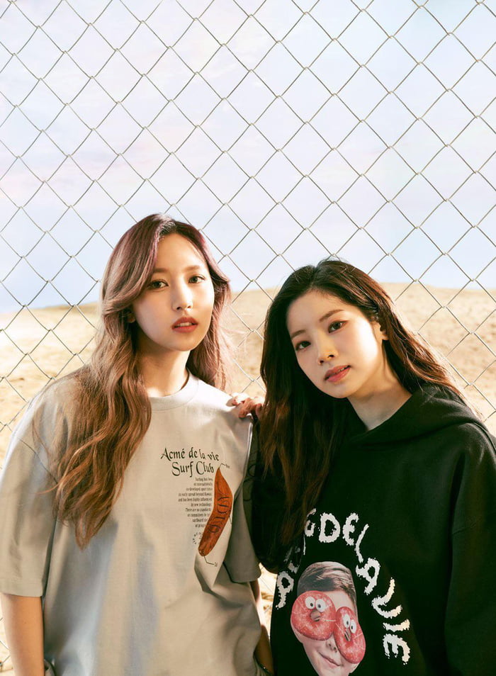 Photo : Mina and Dahyun for ADLV