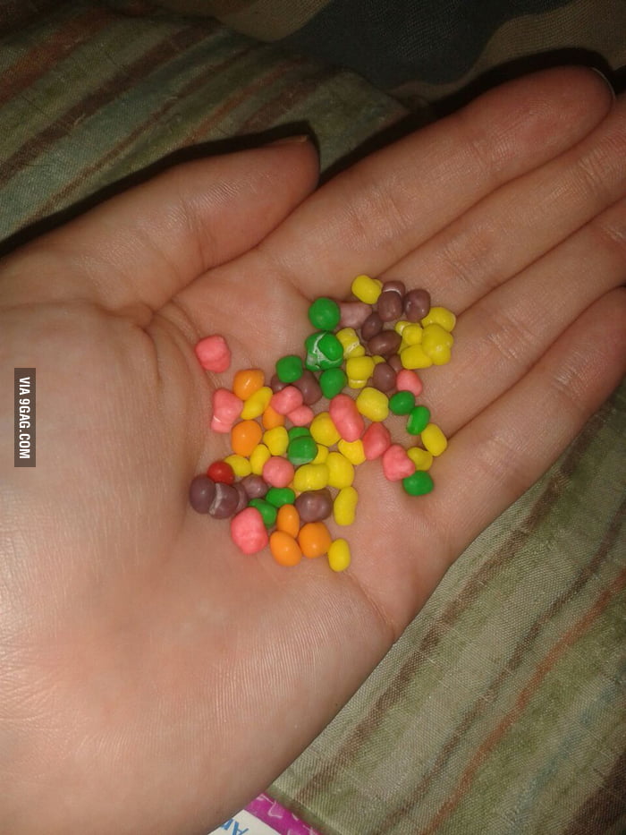 I just got a rare red nerd in a box of rainbow nerds. 9GAG