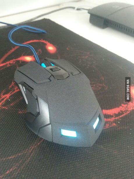 My gaming mouse looks like Batman from Batman vs. Superman - 9GAG