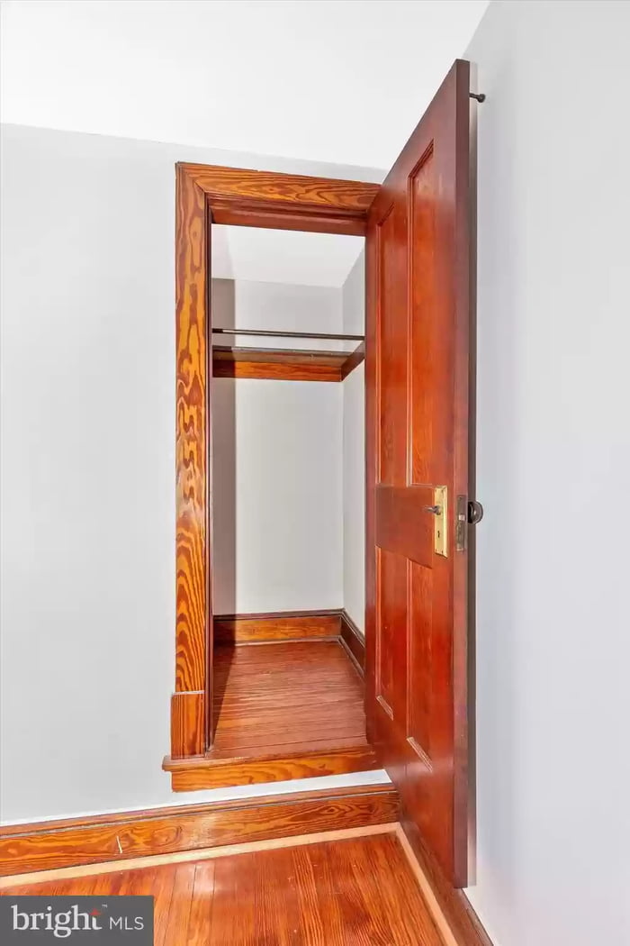 Awkward bedroom closet, ideas on how to maximize it? - 9GAG
