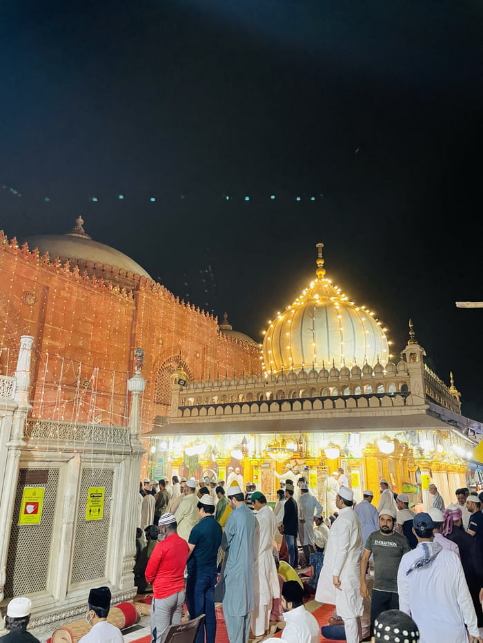 Hazrat Nizamuddin Dargah in Delhi - 9GAG