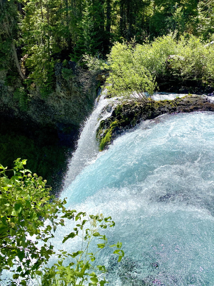 The cool blue color of this waterfall - 9GAG