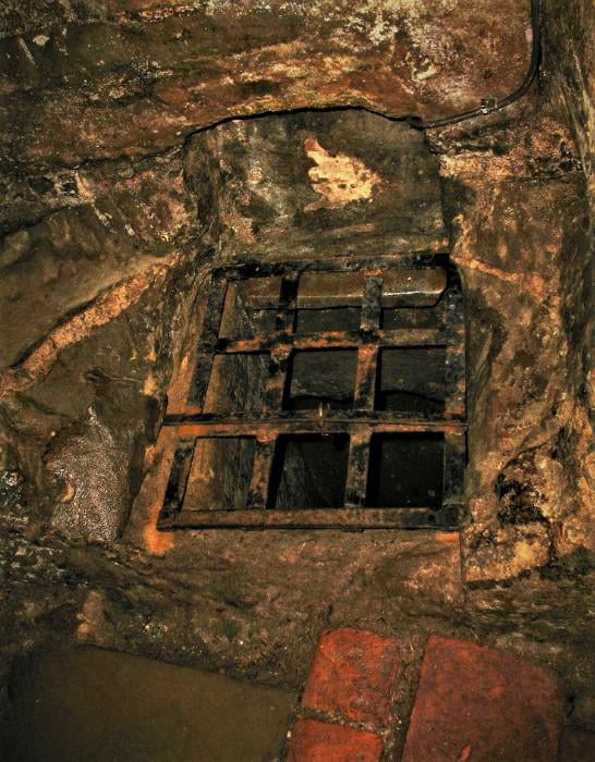 The lower dungeon of Warwick Castle. An 'oubliette', where prisoners were dropped and