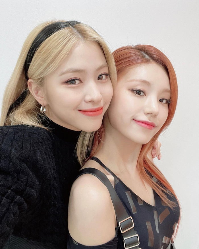 Photo : Ryujin & Yeji