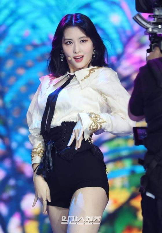 Photo : Momo thighs