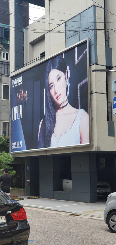 Photo : 210812 Kwon Eunbi Promtional Poster On Wollim Entertainment’s Building