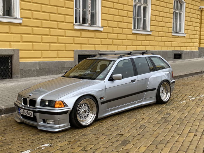 BMW e36 wagon spotted. Best e36 I have ever seen. - 9GAG
