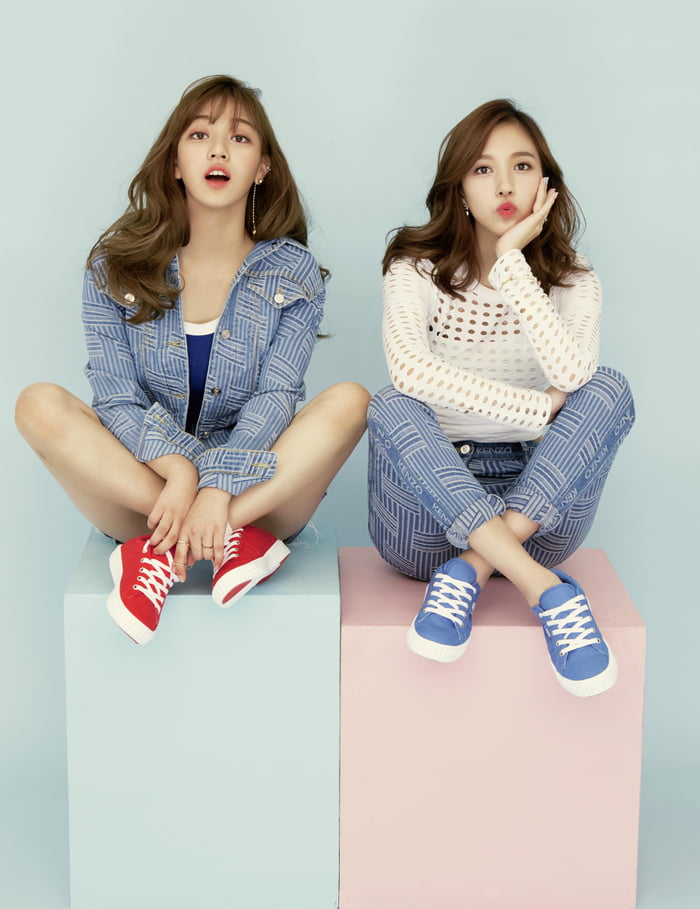 Photo : Mina and Jihyo