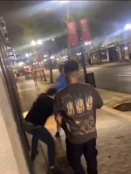 This is probably the worst fight you will ever see in 8 seconds. Actually I'm not even mad, failing so much in 8 seconds is actually impressive