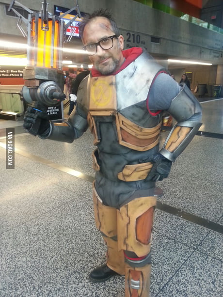 Gordon Freeman cosplay I saw this weekend. HL3 confirmed 9GAG