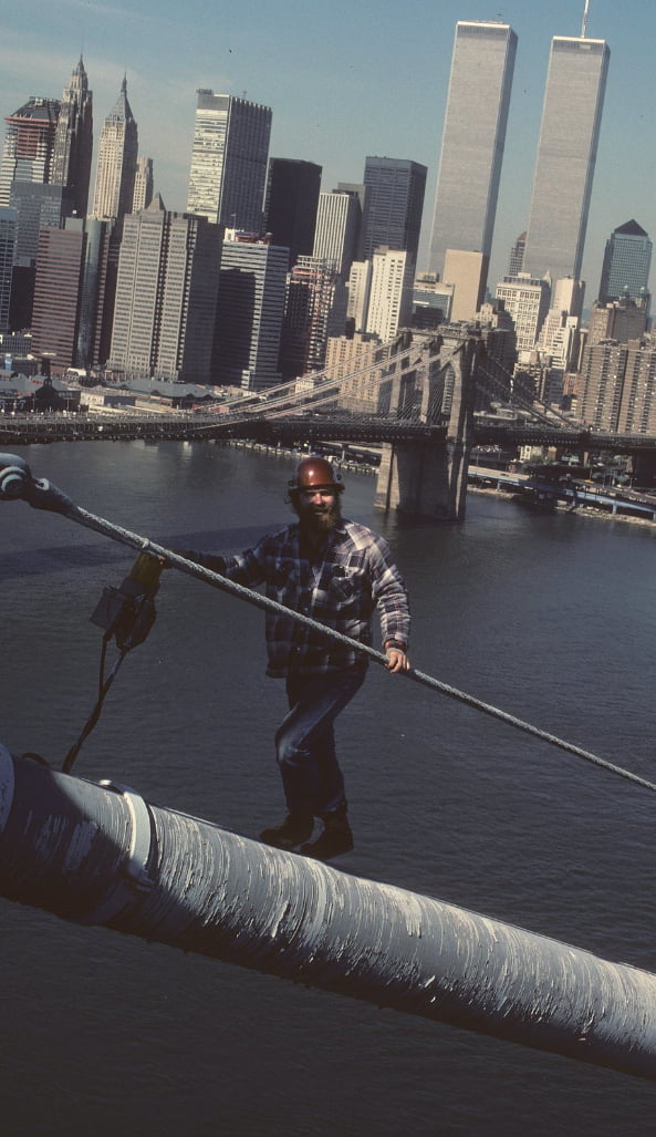 Construction worker captured by photographer on the Manhattan Bridge (1988)