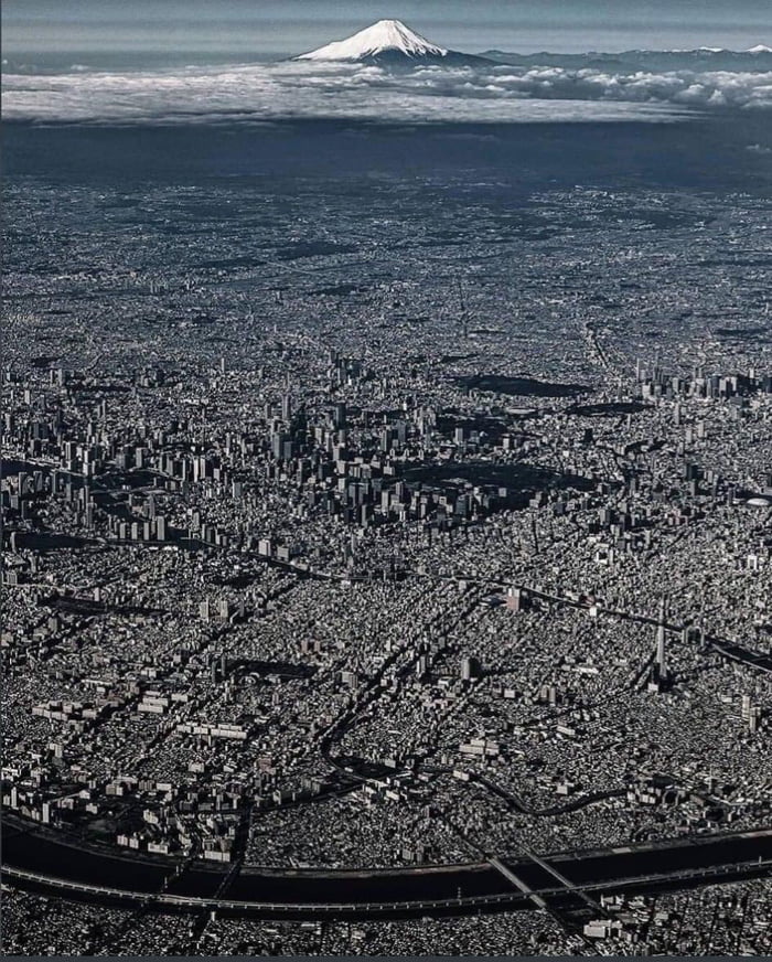 this-is-tokyo-the-largest-and-most-populated-city-on-earth-9gag