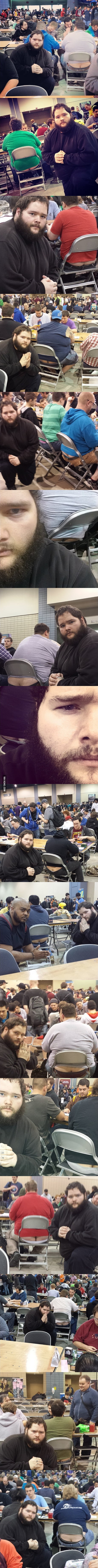 This guy posed for pictures near people with exposed asscracks in one of  the biggest Magic: the Gathering tournaments . - 9GAG